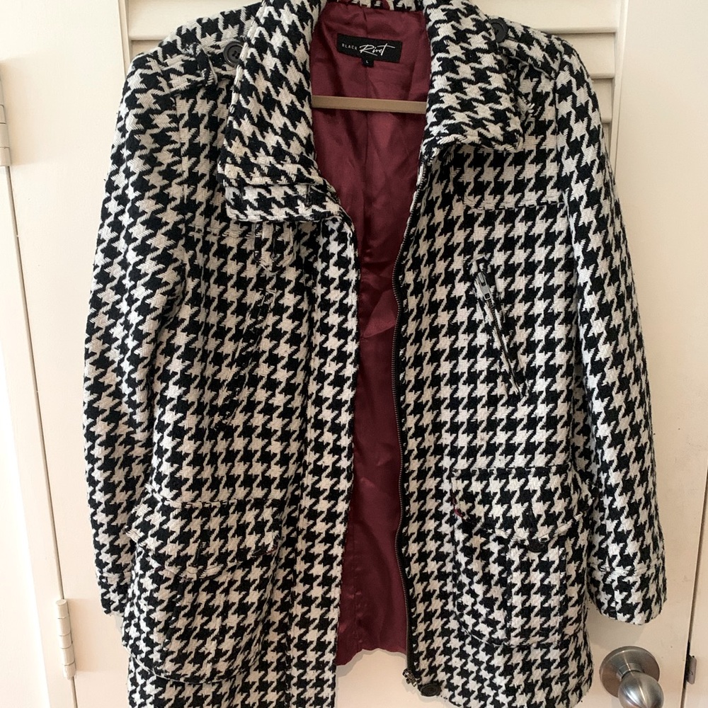 Black Rivet houndstooth zipper coat. Size L.